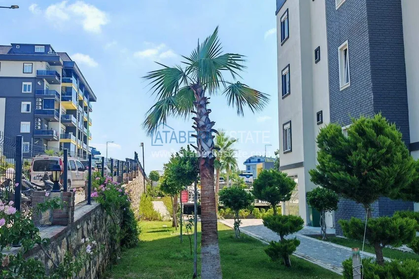 Apartament pod klucz z 1 sypialnią i przeszklonym balkonem w Alanya w dzielnicy Avsallar. Dostępna jest rata 23
