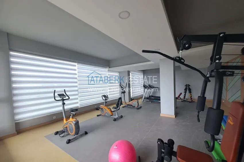 Apartament pod klucz z 1 sypialnią i przeszklonym balkonem w Alanya w dzielnicy Avsallar. Dostępna jest rata 35