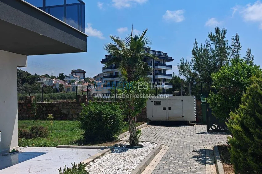 Apartament pod klucz z 1 sypialnią i przeszklonym balkonem w Alanya w dzielnicy Avsallar. Dostępna jest rata 26