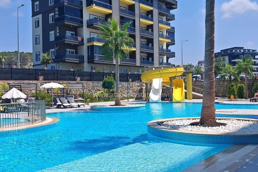 Apartament pod klucz z 1 sypialnią i przeszklonym balkonem w Alanya w dzielnicy Avsallar. Dostępna jest rata 6
