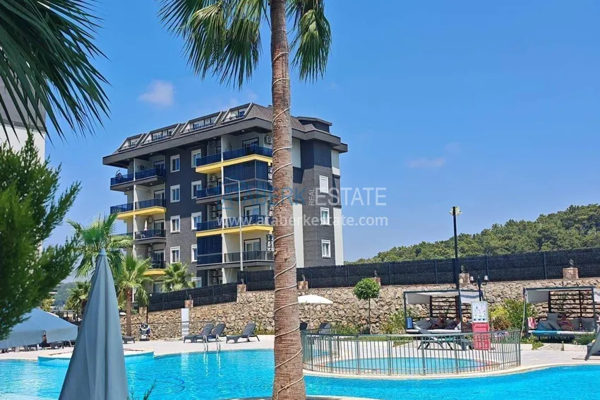 Apartament pod klucz z 1 sypialnią i przeszklonym balkonem w Alanya w dzielnicy Avsallar. Dostępna jest rata 8