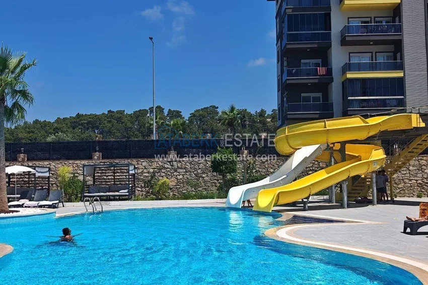 Apartament pod klucz z 1 sypialnią i przeszklonym balkonem w Alanya w dzielnicy Avsallar. Dostępna jest rata 11