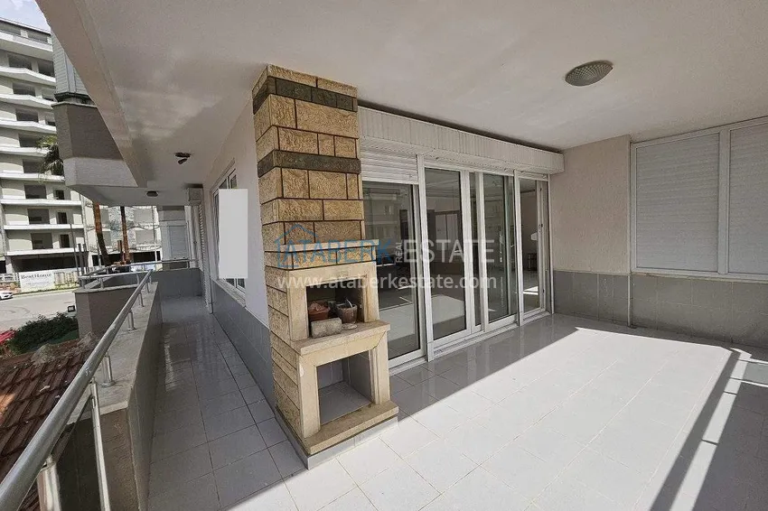 Purchase 3+1 single-level apartment in Alanya - the first coastal area of Tosmur 18 
