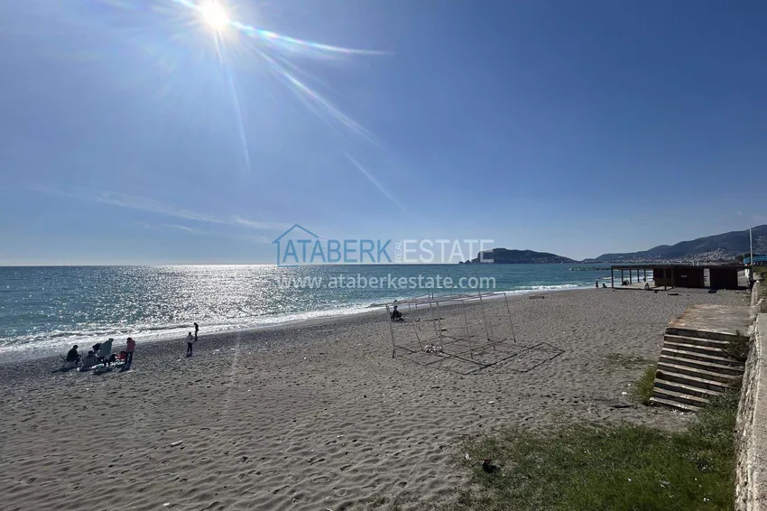 3+1 single-level apartment in Alanya - the first coastal area of Tosmur 4 
