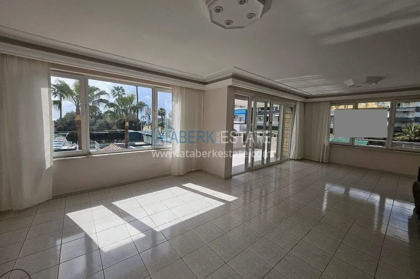Purchase 3+1 single-level apartment in Alanya - the first coastal area of Tosmur 4 