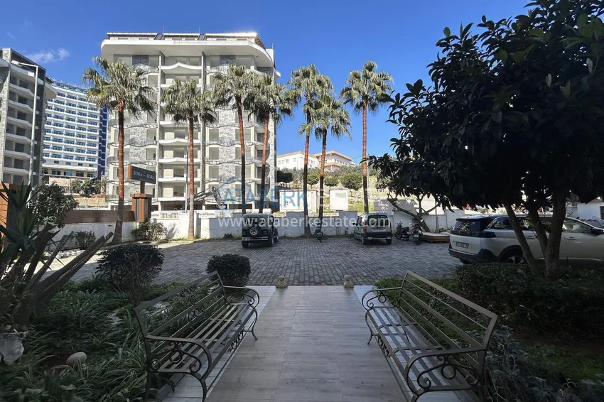 3+1 single-level apartment in Alanya - the first coastal area of Tosmur 7 